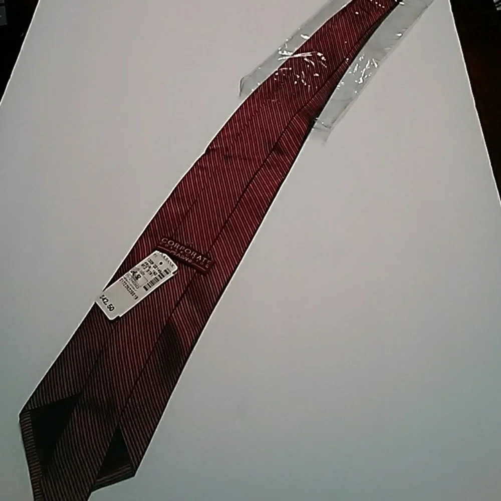 NWT Men's JoS A. Bank Tie